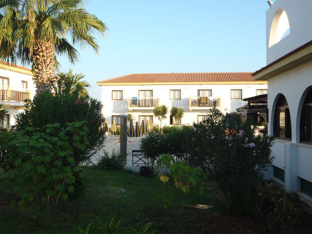 Cosmelenia Hotel Apartments Ayia Napa Exterior photo